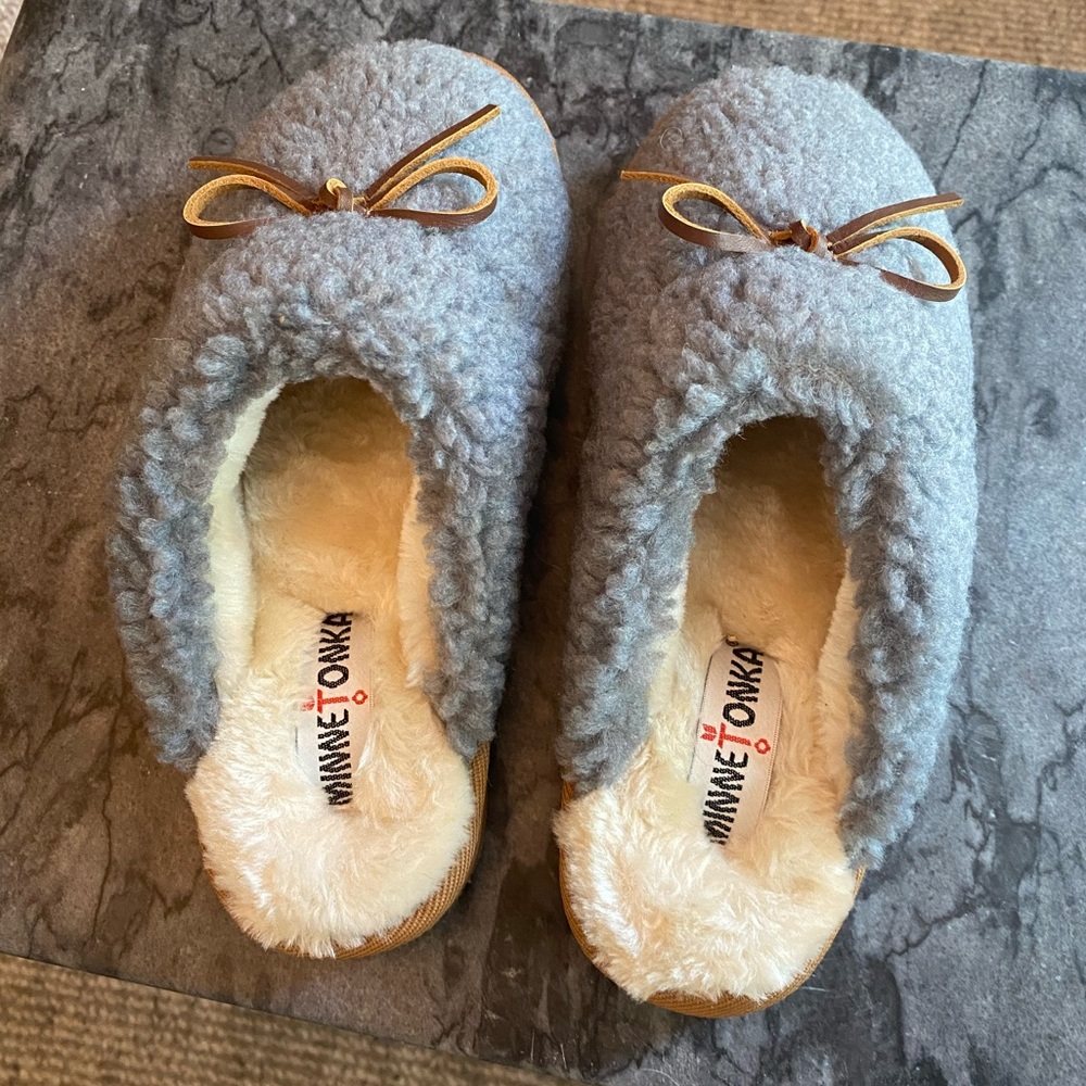 Minnetonka Women’s Slip-on Slippers